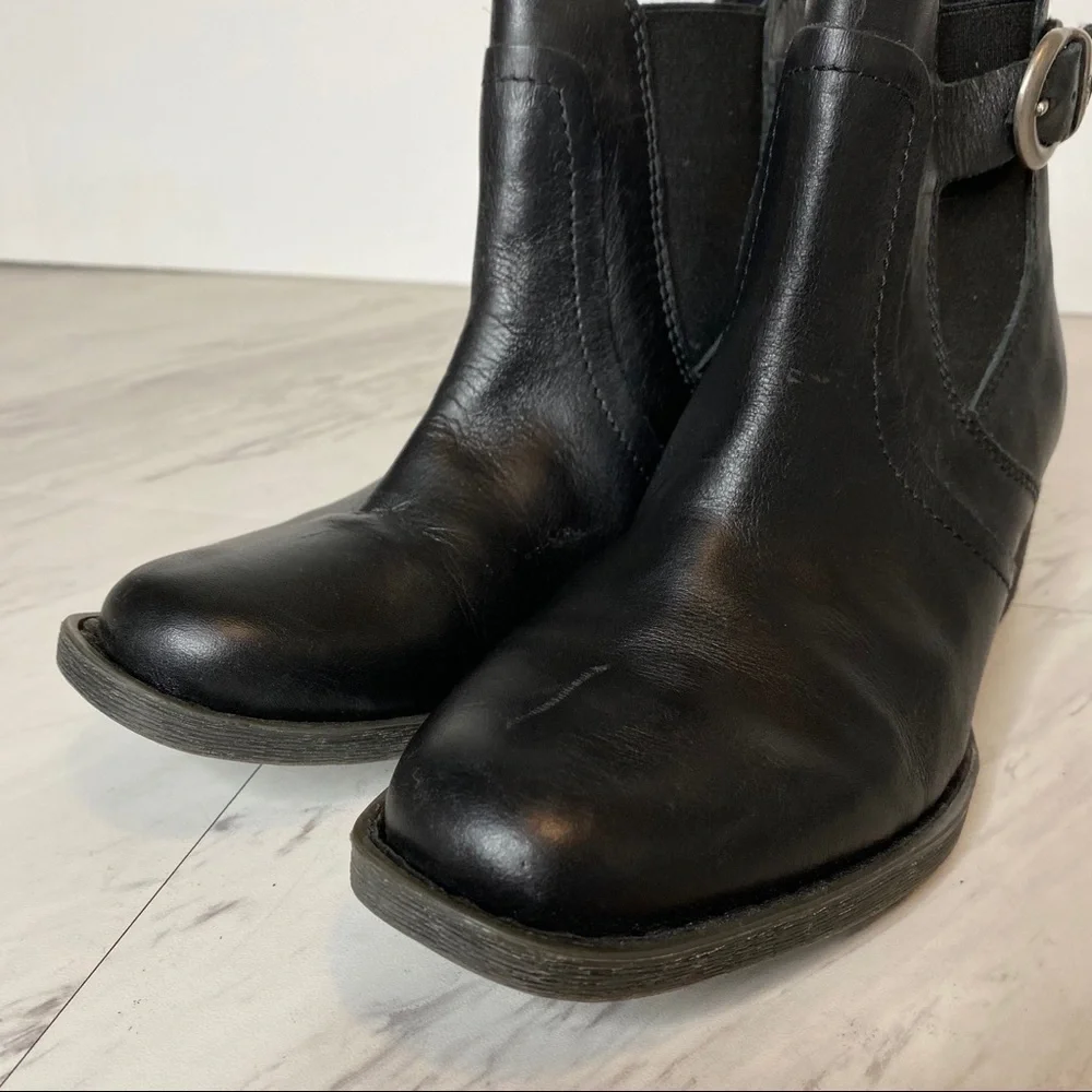 Born Mohan Black Leather Bootie 6 1/2
